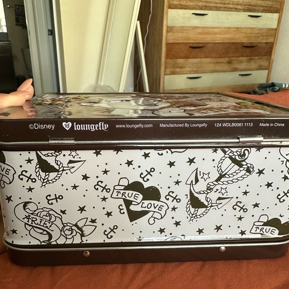 Loungefly Ariel the Little Mermaid Disney Tin Lunchbox - Picture 7 of 9